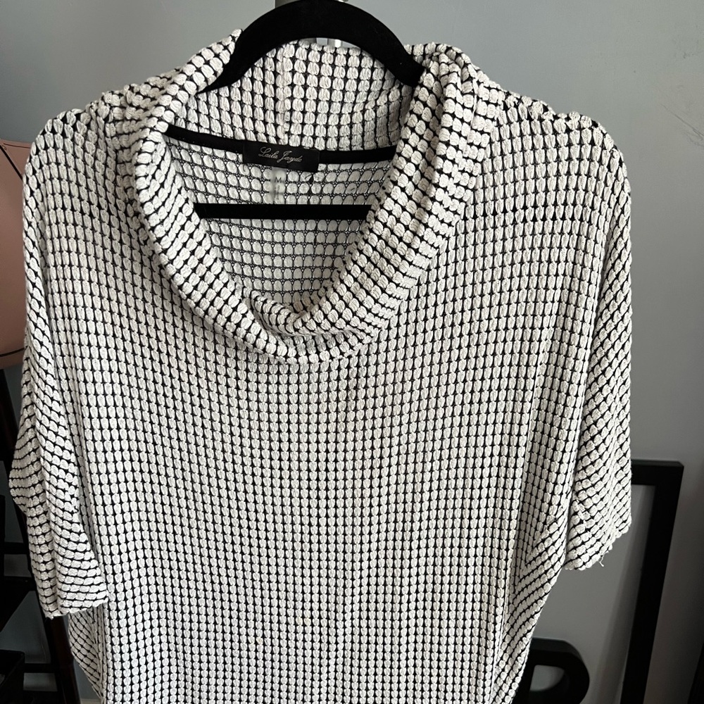EUC Cowl neck bat wing sweater. Super soft!!!